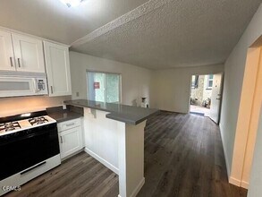 10560 Sherman Grove Ave-Unit -7 in Los Angeles, CA - Building Photo - Building Photo