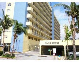 2903 NE 163rd St in Miami, FL - Building Photo