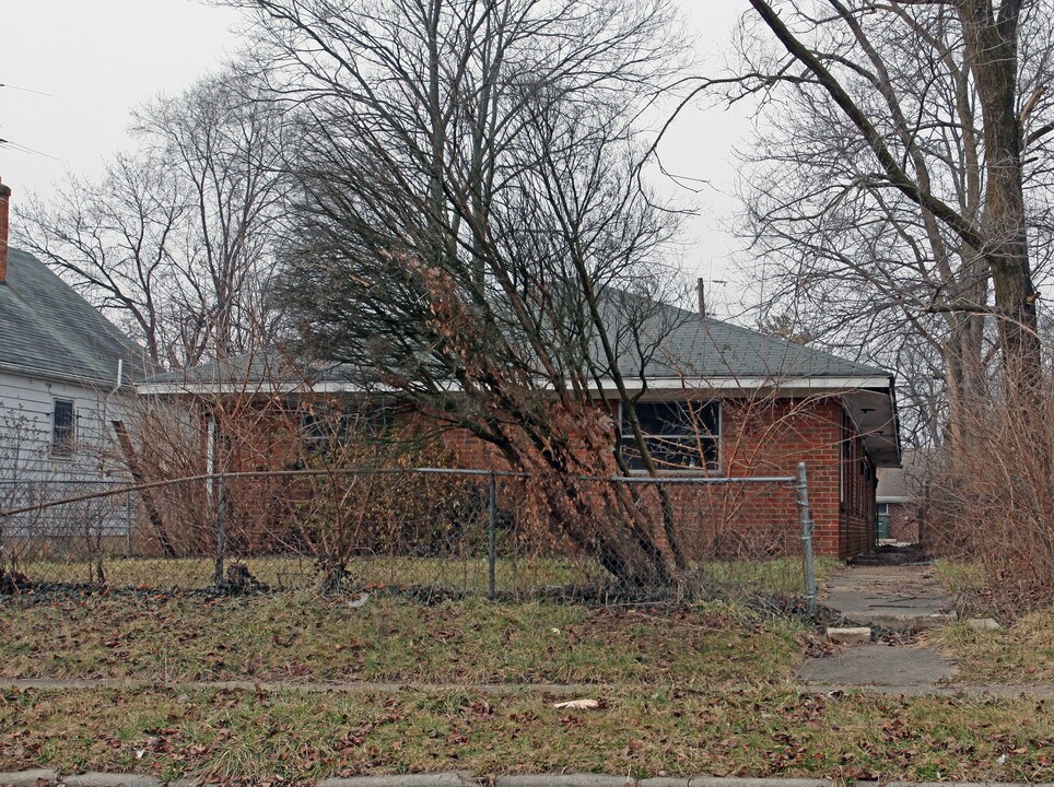 925 Vernon Dr in Dayton, OH - Building Photo