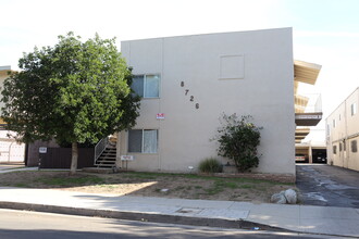 8726 Owensmouth Ave in Canoga Park, CA - Building Photo - Primary Photo