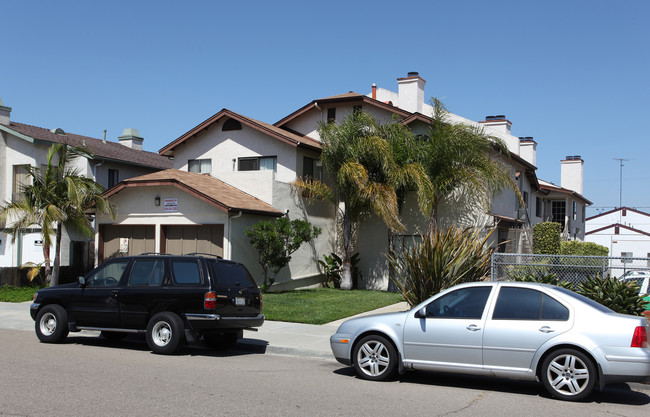 4367 Van Dyke Ave in San Diego, CA - Building Photo - Building Photo