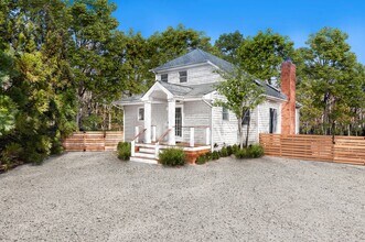 22 Midland Hwy in East Hampton, NY - Building Photo - Building Photo