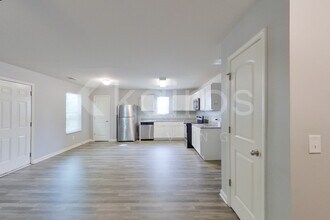 10 Plymouth Ct in Kingston, GA - Foto de edificio - Building Photo