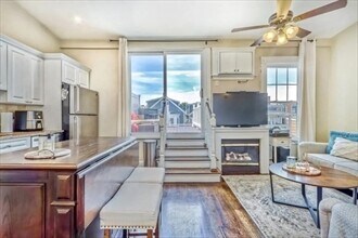 439 W 4th St, Unit 3 in Boston, MA - Building Photo - Building Photo
