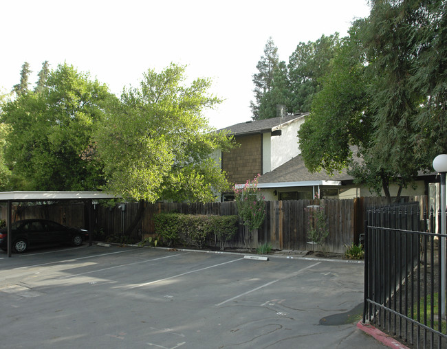 Fresno Square in Fresno, CA - Foto de edificio - Building Photo