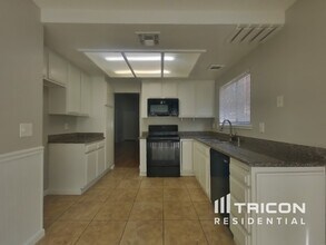 119 Catalpa Ln in Vacaville, CA - Building Photo - Building Photo