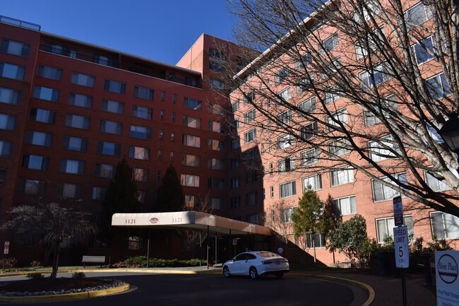 property at 1121 Arlington Blvd