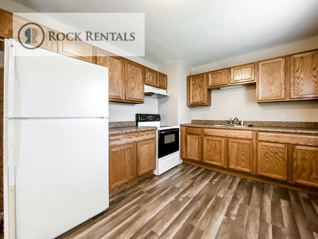 19 Sunset Dr in Hutchinson, KS - Building Photo - Building Photo