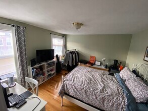 16 Hamilton Rd, Unit 1 in Brookline, MA - Foto de edificio - Building Photo