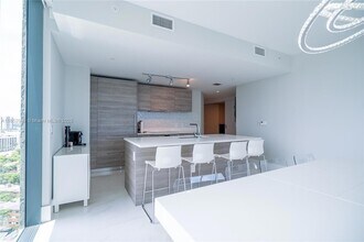 650 NE 32nd St, Unit 1701 in Miami, FL - Building Photo - Building Photo