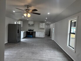 627 CR-5102I in Cleveland, TX - Building Photo