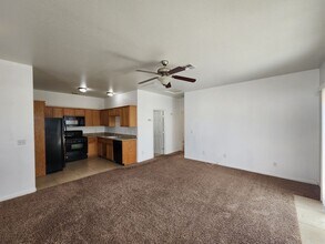 8536 Aspen Ave, Unit 8536 Aspen Ave # B in California City, CA - Building Photo - Building Photo