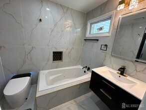 2 Matson Rd in Edison, NJ - Building Photo - Building Photo
