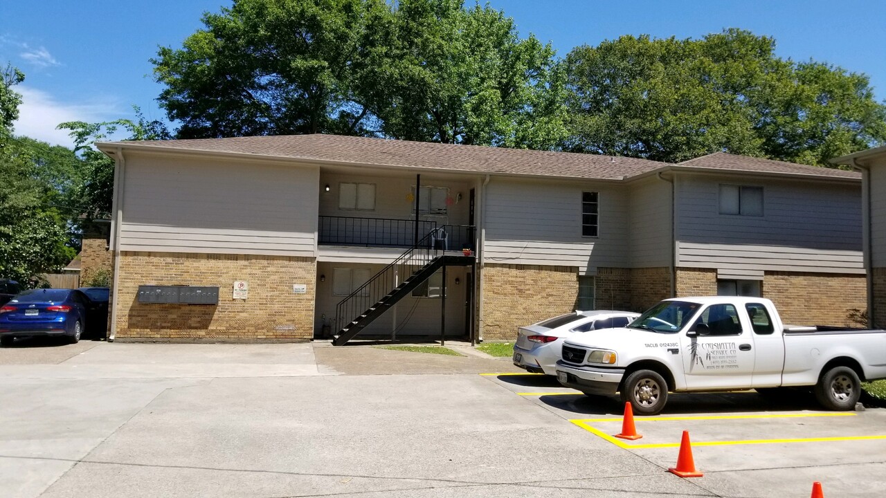 401 Pinchback Rd in Beaumont, TX - Building Photo