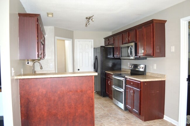 105 Clearwater Ct in Clarksville, TN - Building Photo - Building Photo