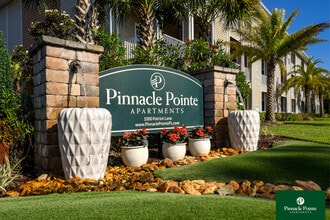 Pinnacle Pointe Apartments in Crestview, FL - Foto de edificio - Building Photo