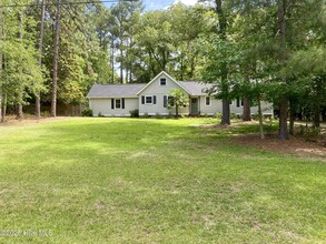 809 N Glenwood Trail in Southern Pines, NC - Building Photo - Building Photo