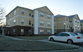 University Square +55 Senior Tax Credit in Charlotte, NC - Building Photo - Building Photo