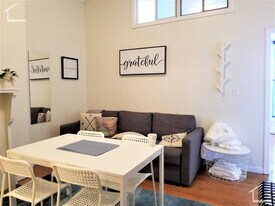 42 Bay State Rd in Boston, MA - Building Photo