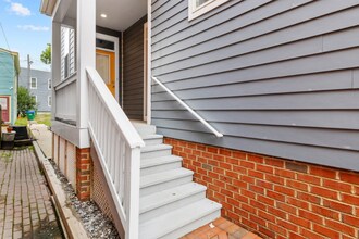 2102 E Broad St in Richmond, VA - Building Photo - Building Photo