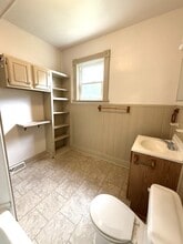 951 W 21st St, Unit 1 in Erie, PA - Foto de edificio - Building Photo