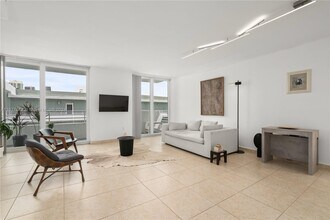 7800 Collins Ave, Unit 502 in Miami, FL - Building Photo - Building Photo