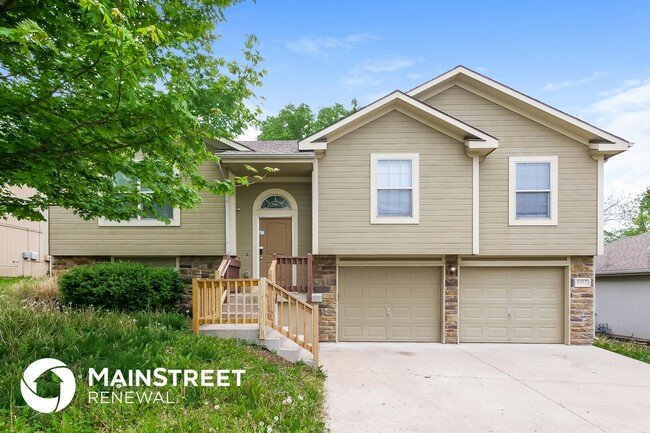 property at 1412 NW Hilltop Ln