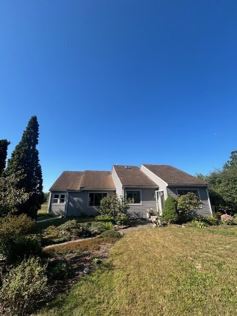 6 Tamarack Dr in Amherst, MA - Building Photo