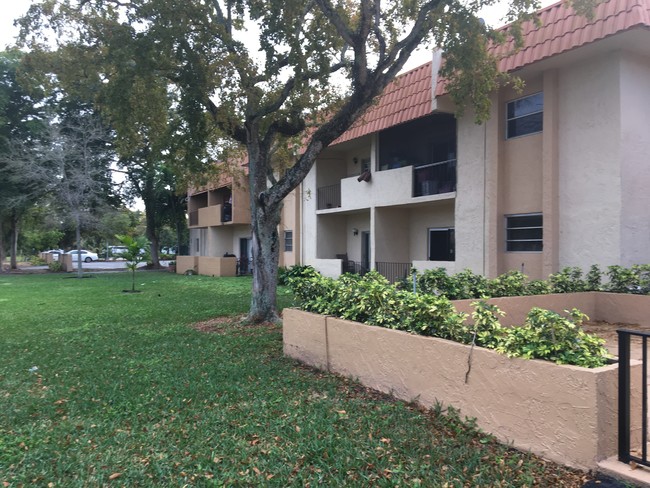 Casa Coral Condominiums in Coral Springs, FL - Building Photo - Other