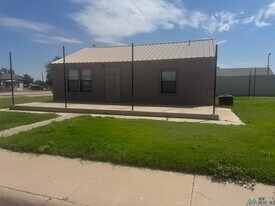 211 N 9th St in Artesia, NM - Building Photo