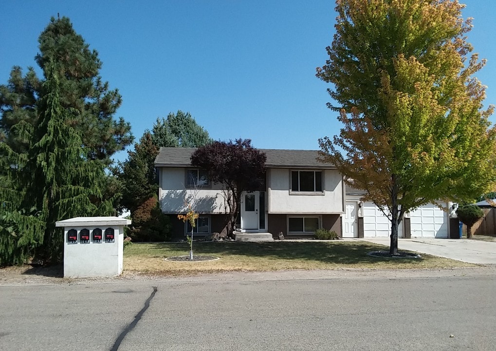 1842 Penninger Dr in Boise, ID - Building Photo