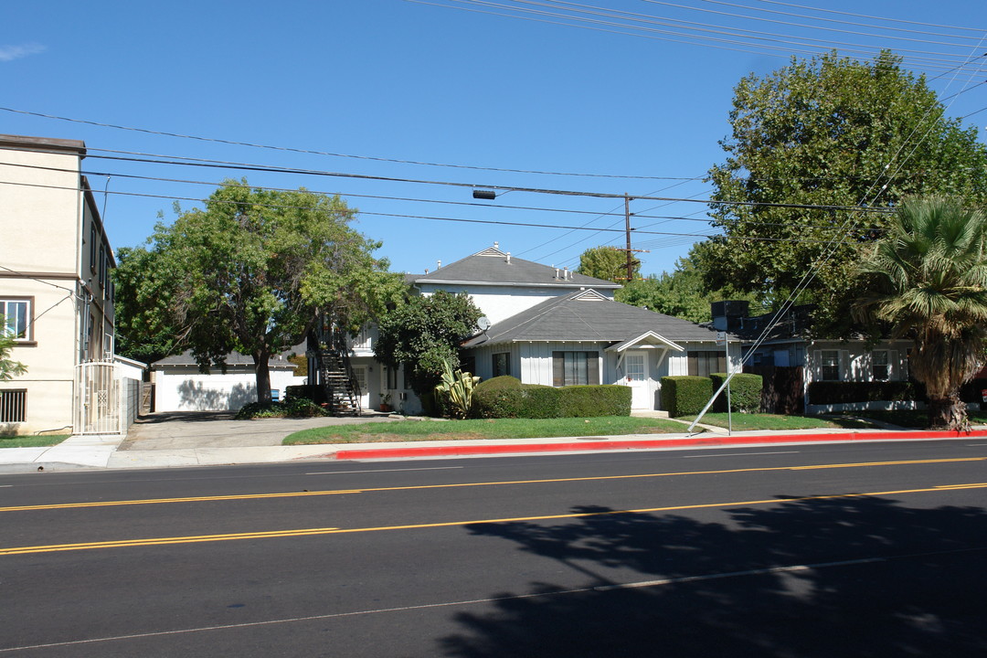 14305-14309 Magnolia Blvd in Van Nuys, CA - Building Photo