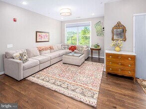 3989 Norton Pl in Fairfax, VA - Foto de edificio - Building Photo