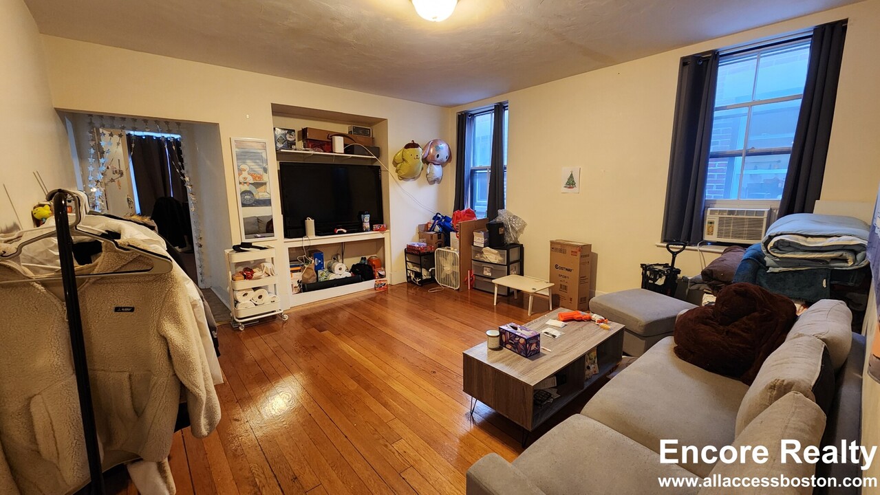 19 Aberdeen St, Unit 4 in Boston, MA - Building Photo