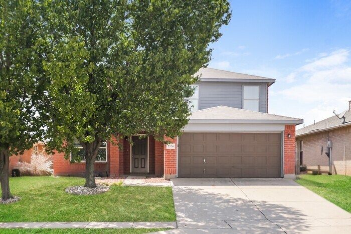 7520 Rock Garden Trail in Fort Worth, TX - Building Photo