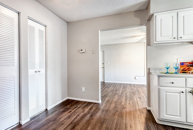 Shoreline Pointe in St. Petersburg, FL - Foto de edificio - Interior Photo