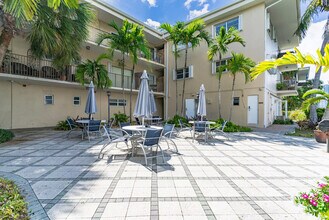 2400 S Ocean Dr in Hollywood, FL - Building Photo - Building Photo