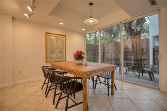 2200 Lincoln Ave in Miami, FL - Building Photo - Building Photo