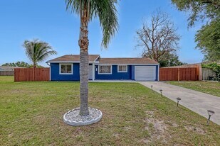 2055 SE West Dunbrooke Cir in Port St. Lucie, FL - Building Photo