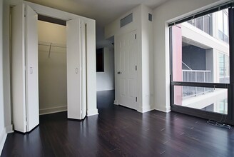 945 S Clark St in Chicago, IL - Foto de edificio - Building Photo