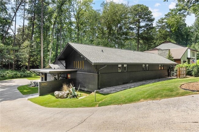 property at 3252 W Roxboro Rd NE