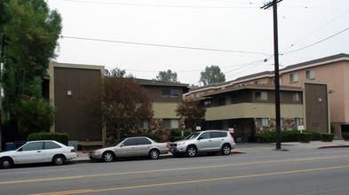 Little Oxnard Apartments in Van Nuys, CA - Building Photo - Building Photo