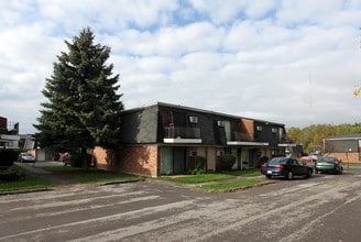 Camelot Court Apartments in Buffalo, NY - Foto de edificio - Building Photo