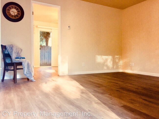 953 Lupin Ave in Chico, CA - Foto de edificio - Building Photo