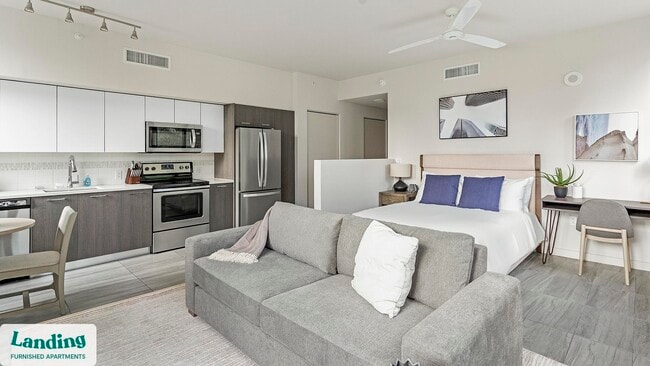 698 NE 1st Ave in Miami, FL - Building Photo - Building Photo