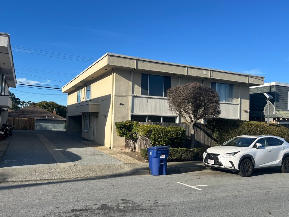 484 Richmond Dr, Unit Apt 2 in Millbrae, CA - Building Photo