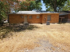 1604 Crestridge Dr in Mesquite, TX - Building Photo - Building Photo