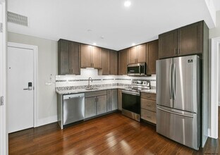 25 Lawrence St in Saratoga Springs, NY - Building Photo - Building Photo