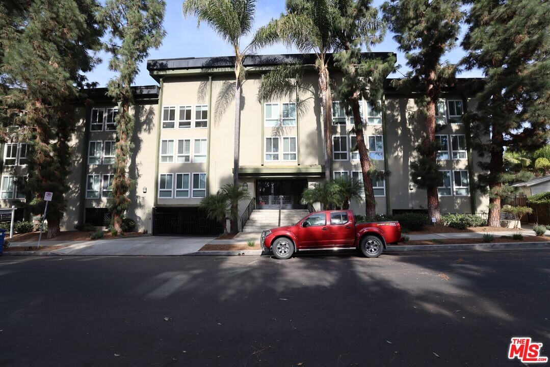 4407 Francis Ave in Los Angeles, CA - Building Photo