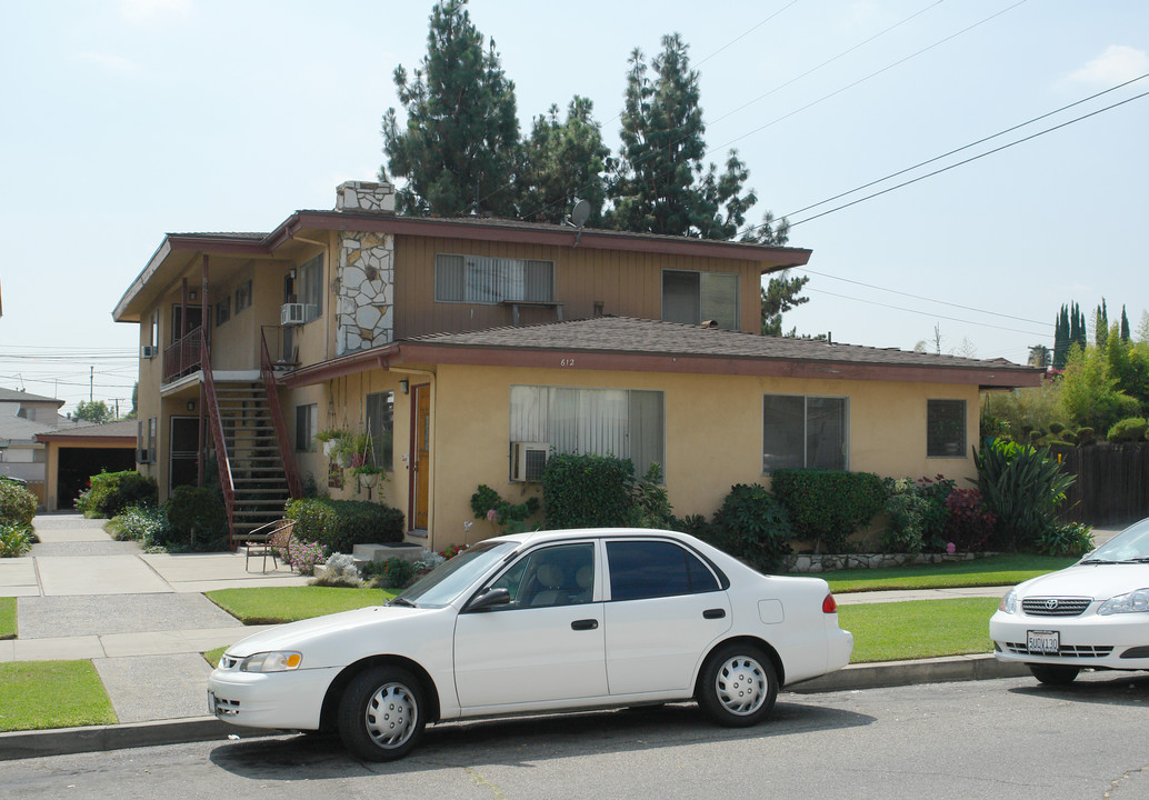 612 E Live Oak St in San Gabriel, CA - Foto de edificio